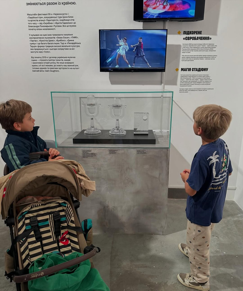 Старші сини Дмитра Монатіка на українській виставці