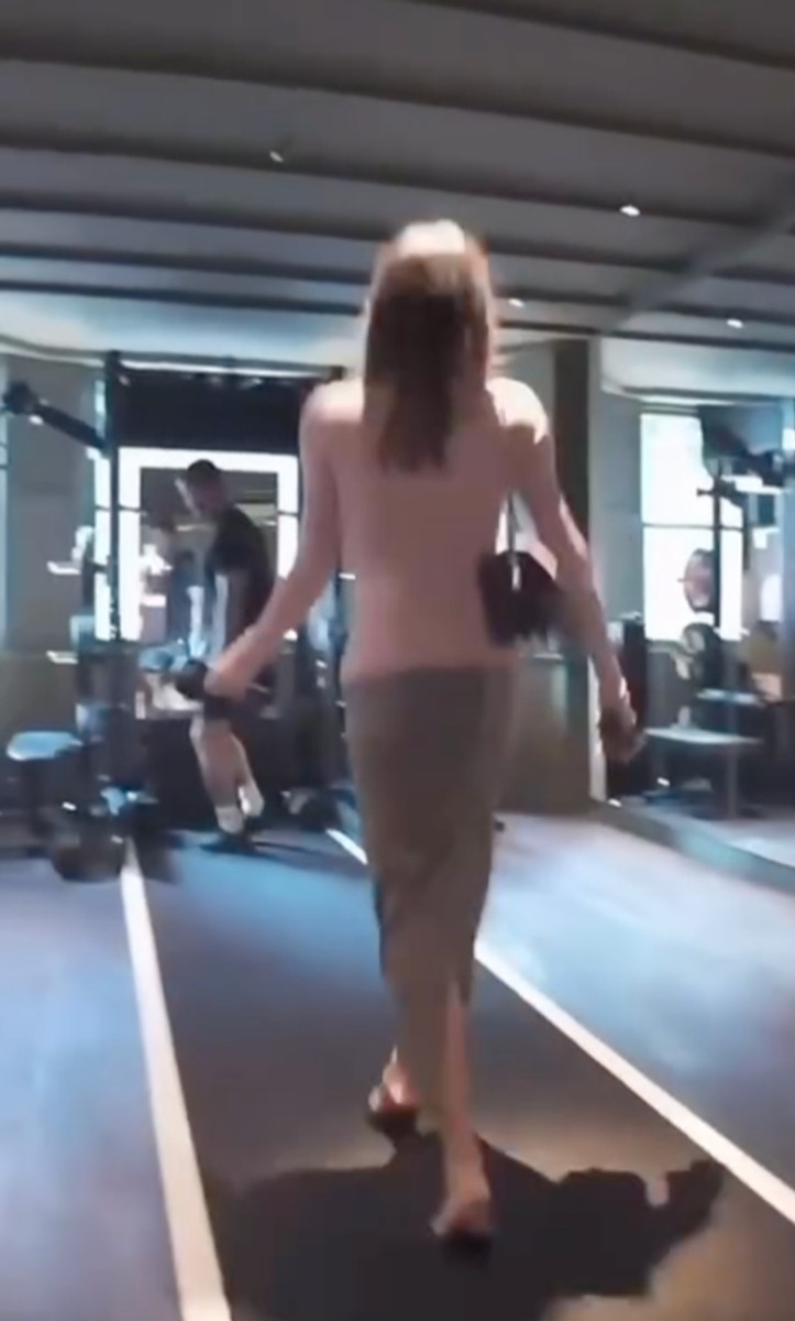 Девід Бекхем показав, як його дружина влаштувала собі подіум в спортзалі