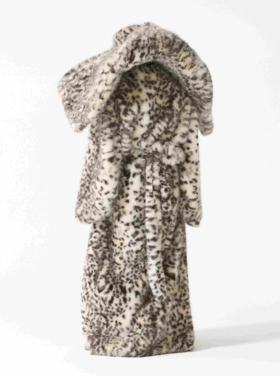 Усередині цієї купи хутра - дружина репера