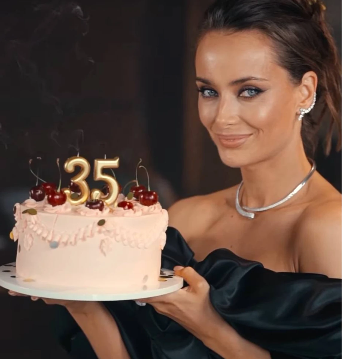 Мішина з тортом і свічками