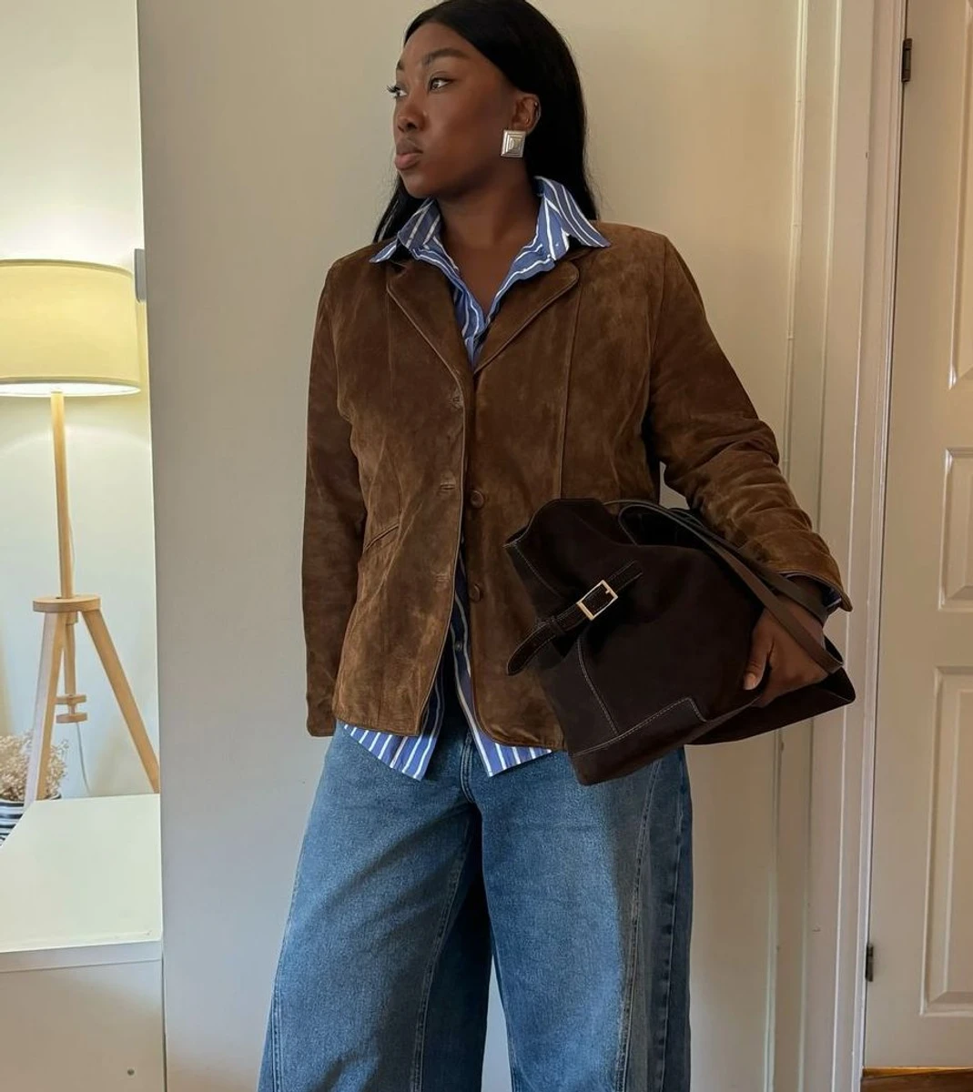 Коричнева замшева куртка