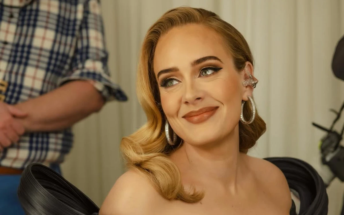 Адель з нареченим вигуляли стильні луки на баскетбол