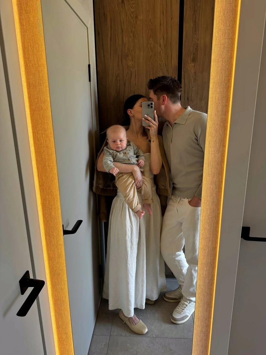 Катерина Остапчук зі своїми чоловіками