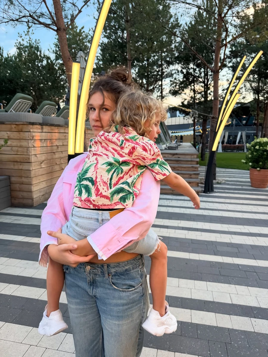 Юлія Пятова показала підрослих дітей