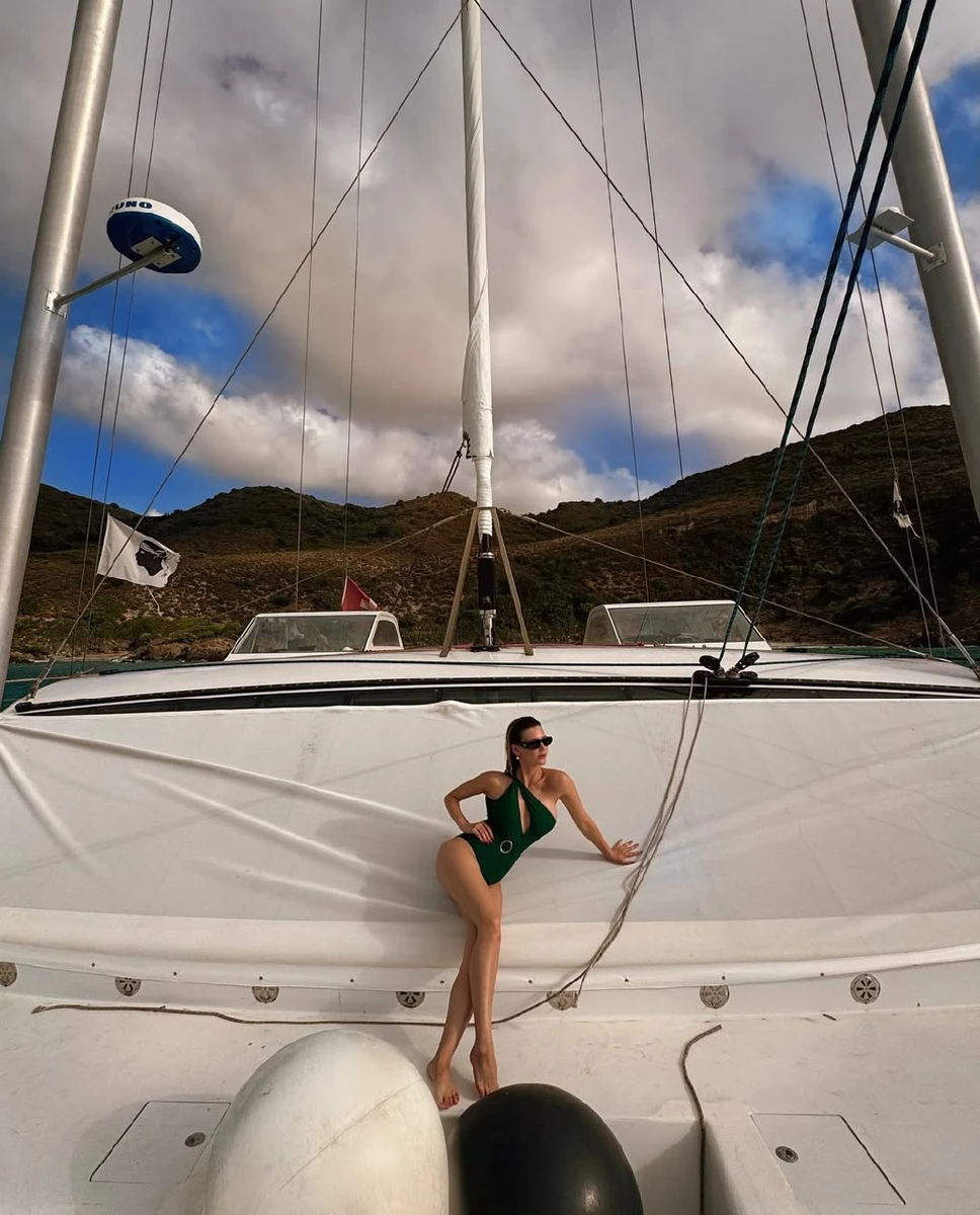 Романова - фото у повний зріст