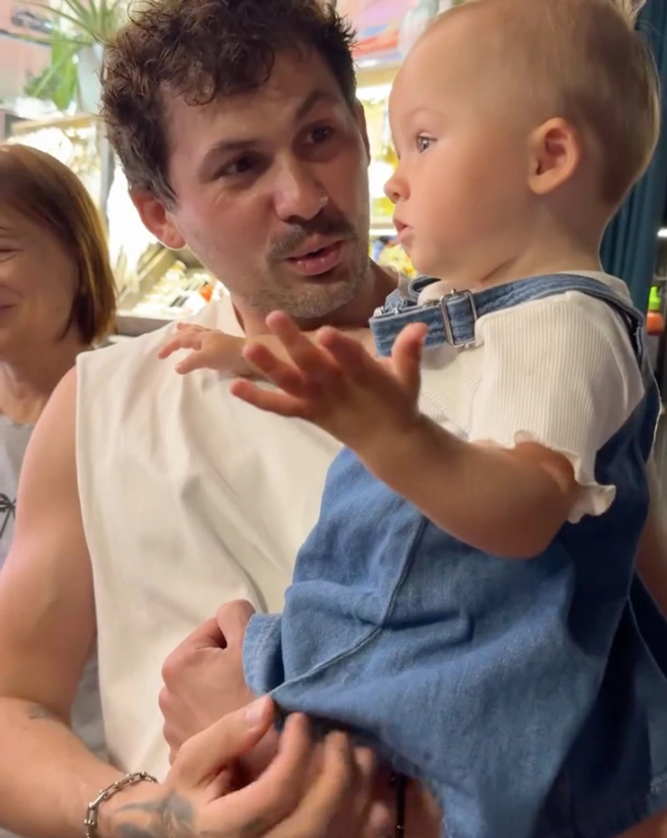 Наталія Татарінцева і Євген Кот насмішили фото з дочкою