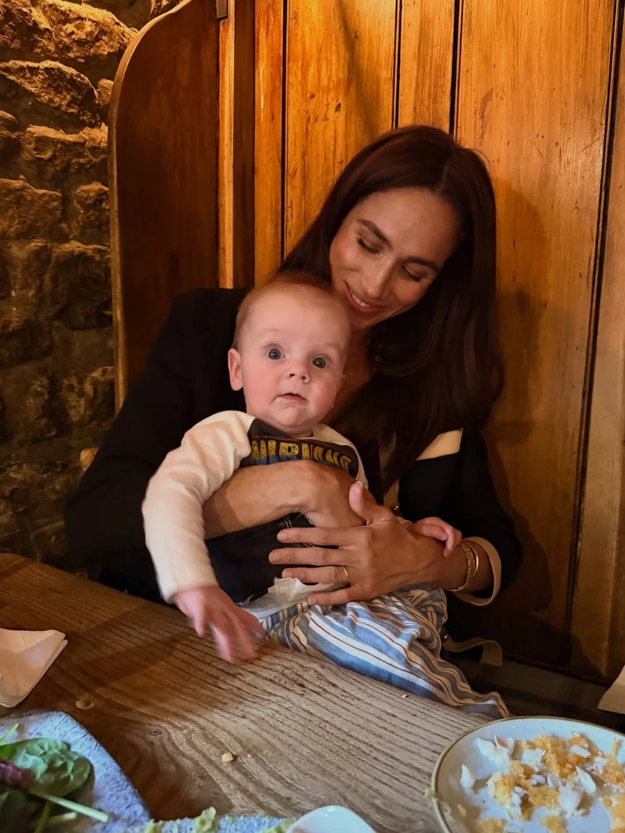 Меган Маркл на руках із малюком