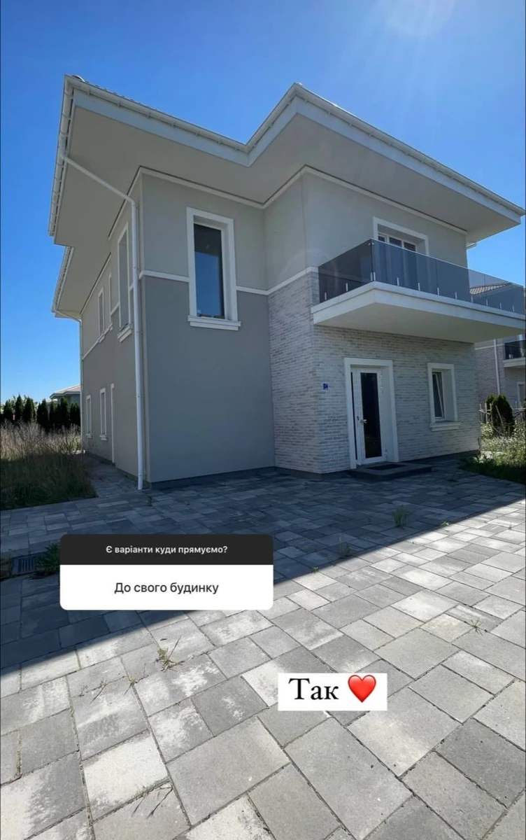 Площа двоповерхового будинку, який розташований в котеджному містечку Золоче Київської області, дорівнює 170 квадратних метрів