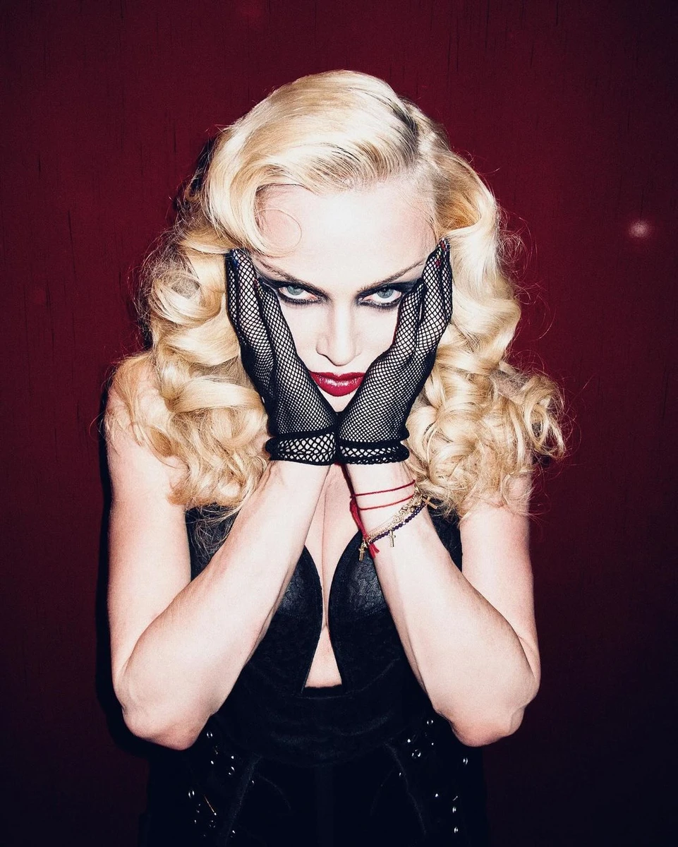 Мадонна попозувала для нових фото