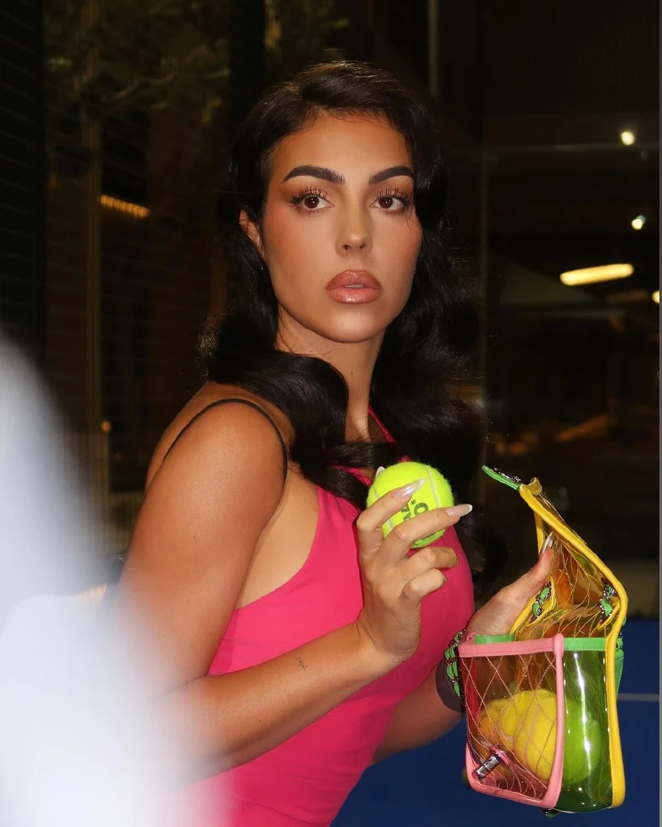 Наречена Роналду пограла у падель