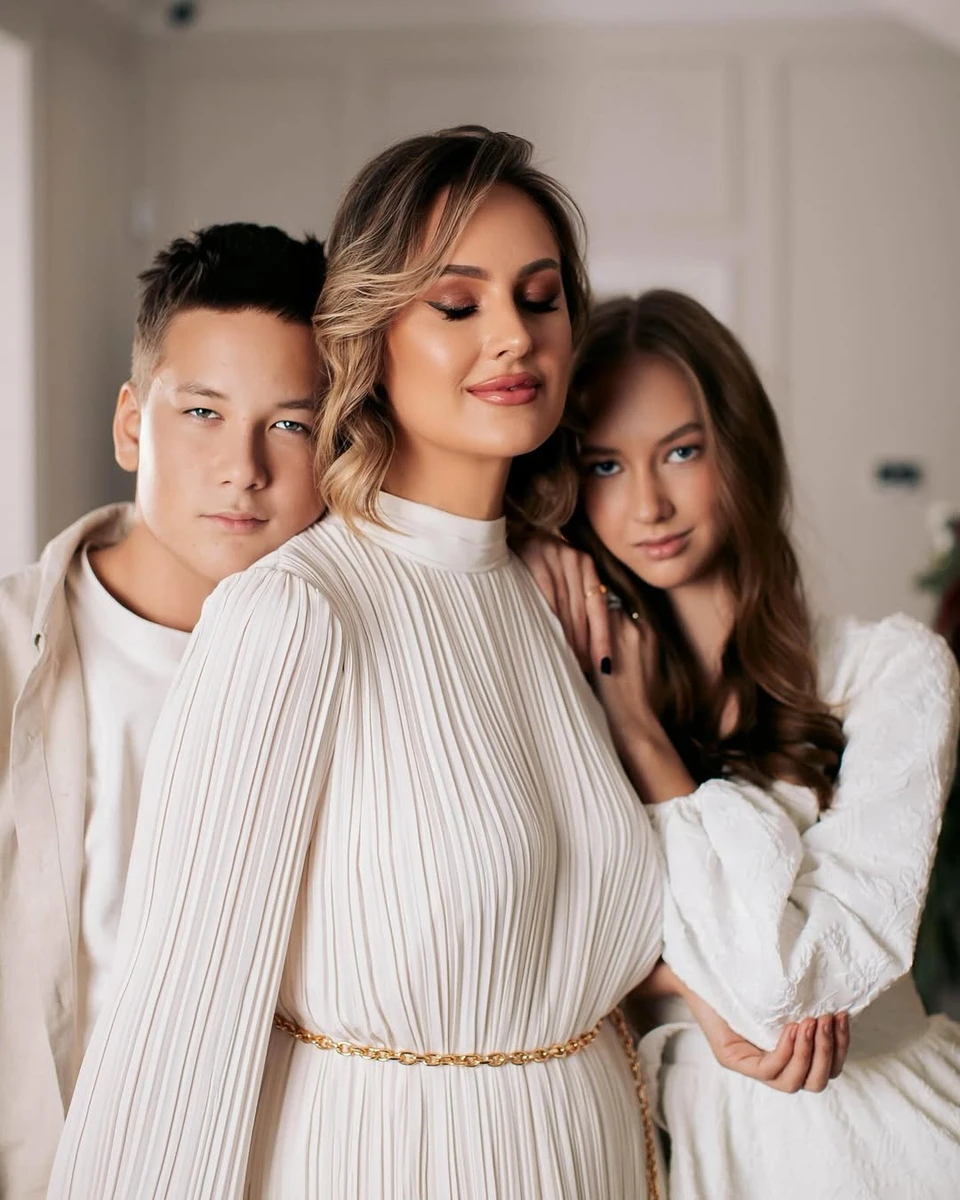 Діти Бронюка та його дружина Тетяна 