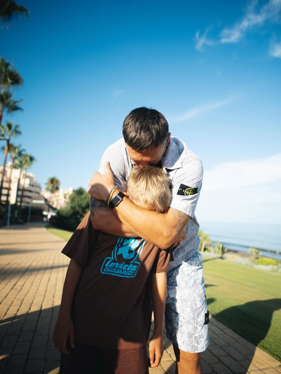 Катерина Усик показала сина в обіймах чоловіка