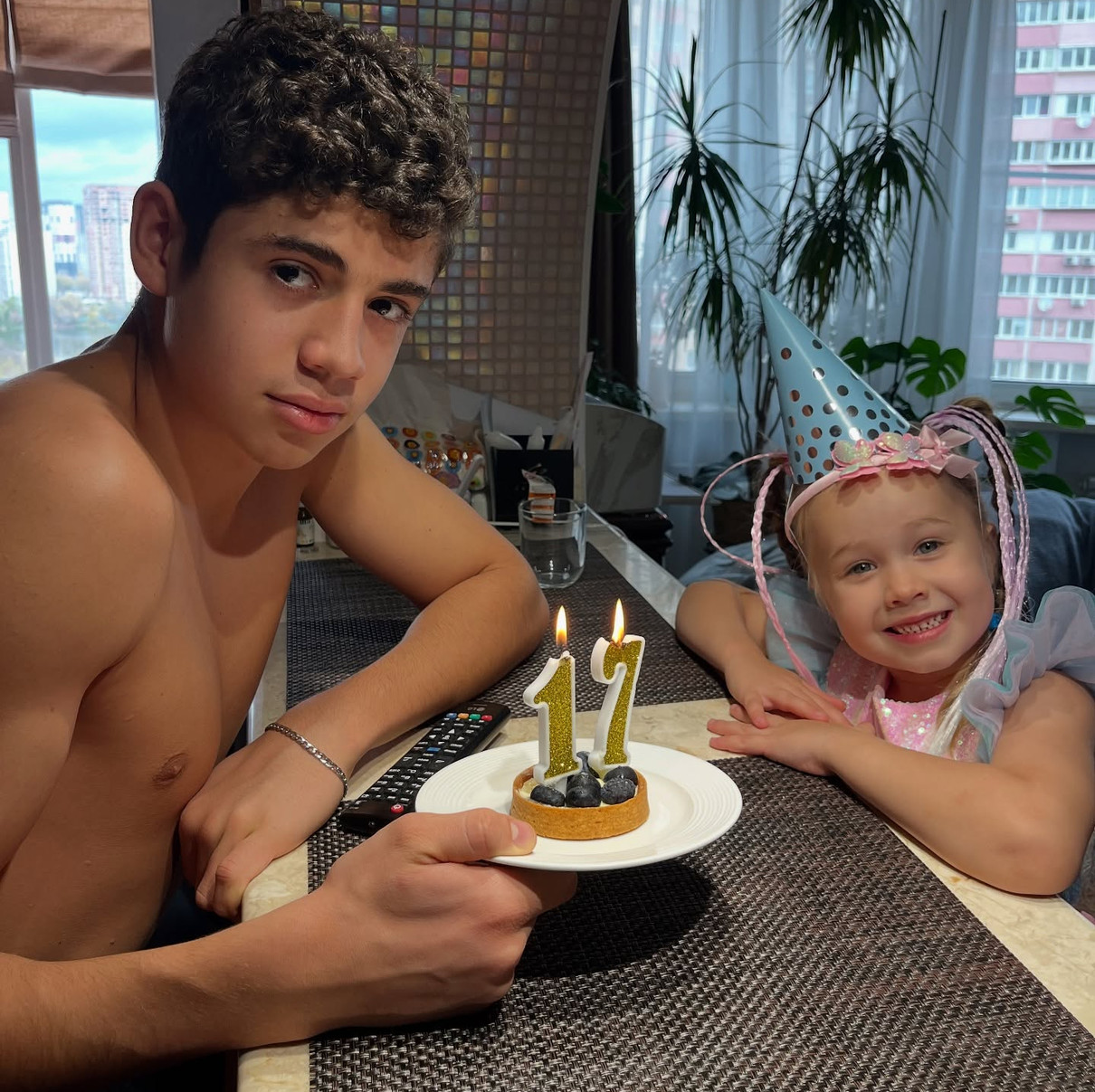 Андрій Джеджула замилував фото сина від Дімопулос на його 17-річчя