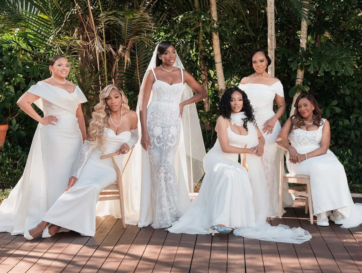 Сестра Серени Вільямс у вишуканій сукні попозувала з нею на своєму весіллі
