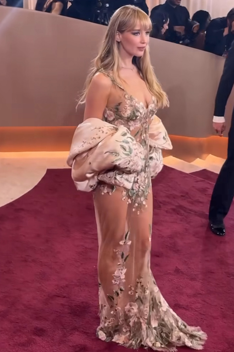 Дженніфер Лоуренс у прозорій сукні покрасувалася на Золотому глобусі