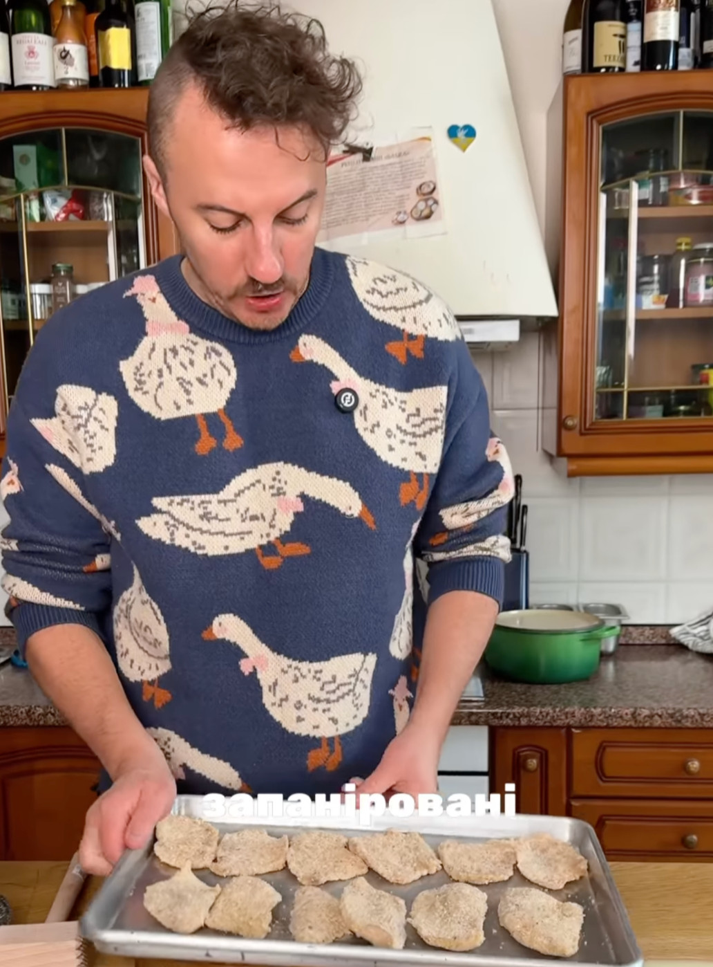 Євген Клопотенко приготував курку та рибу на відео