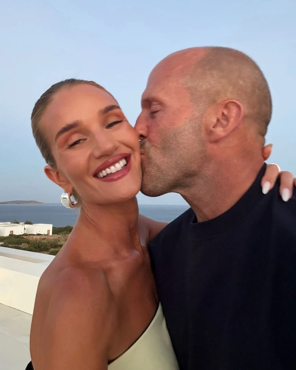 Джейсон Стейтем наробив фото з нареченою