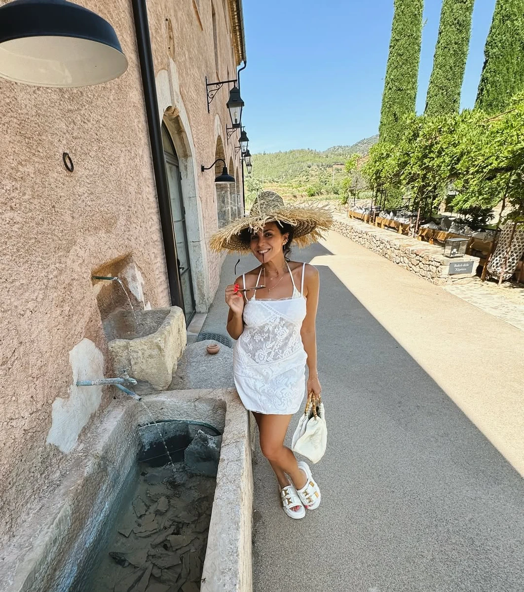 Каменських у сукні й купальнику