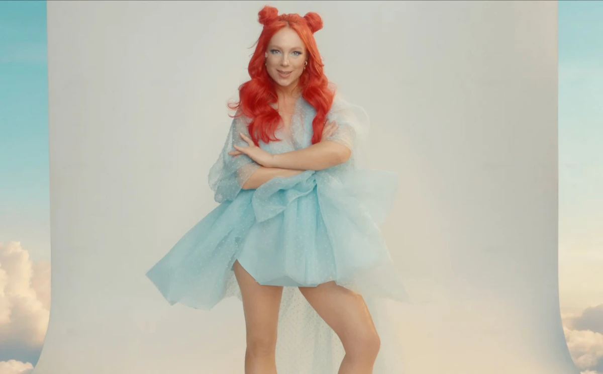 Світлана Тарабарова блиснула стрункими ногами у новому кліпі