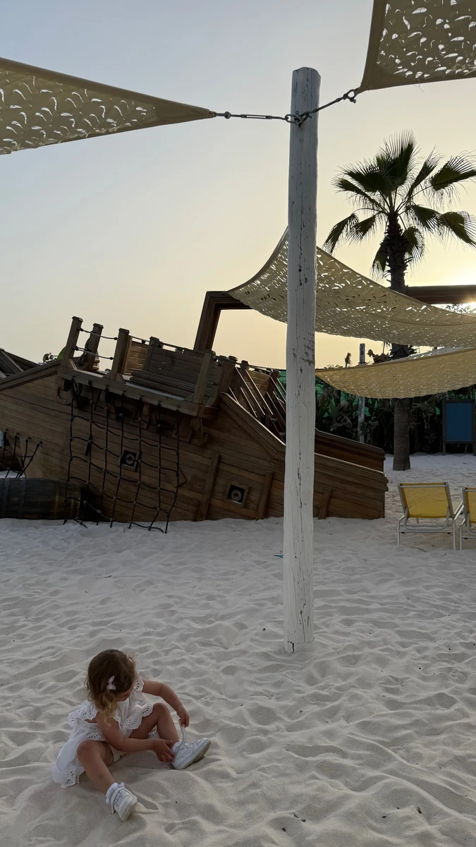 Наречена Стейтема замилувала фото їхньої дочки у сукні