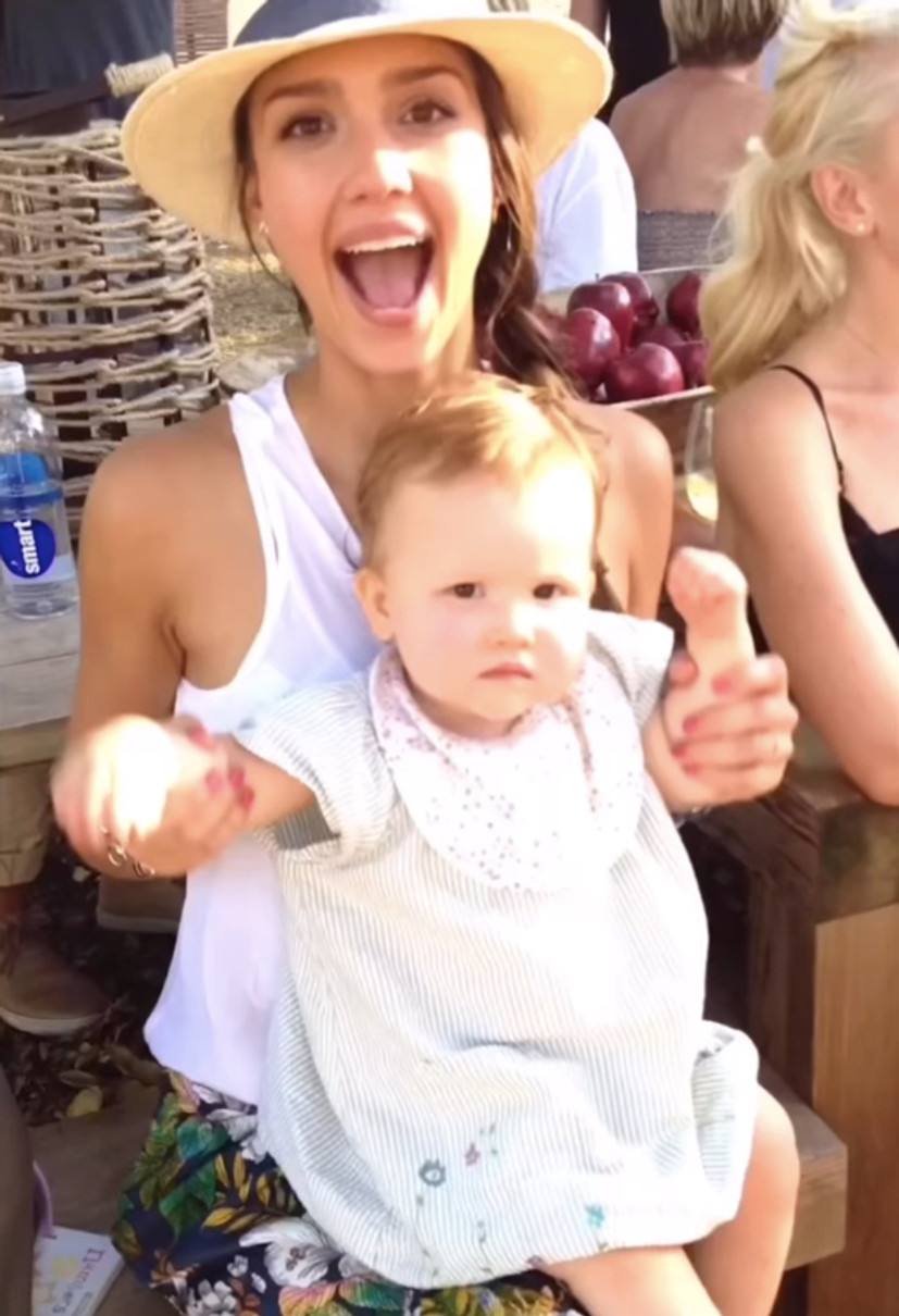 Джессіка Альба насмішила кадрами з молодшою дочкою