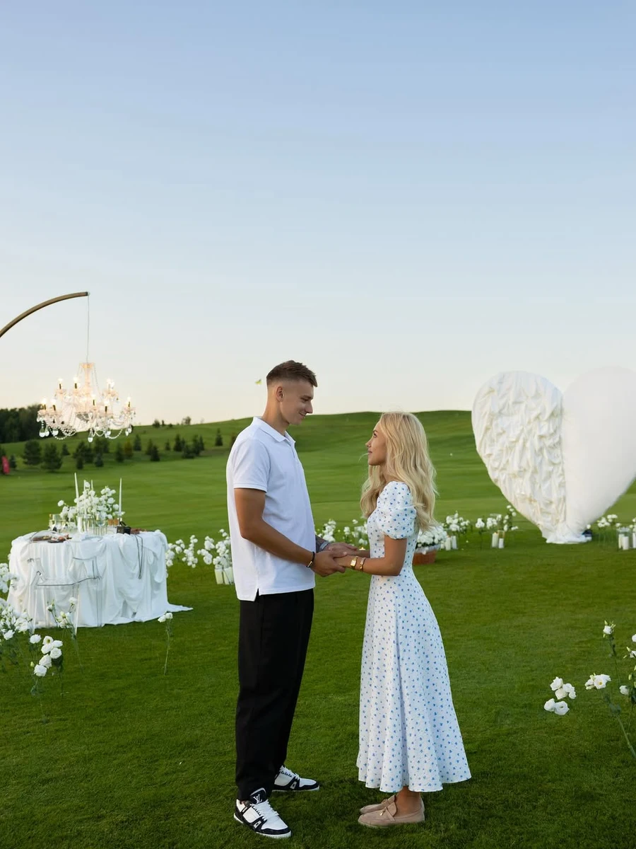 Даша Квіткова і Володимир Бражко замилували фото зі своїх заручин