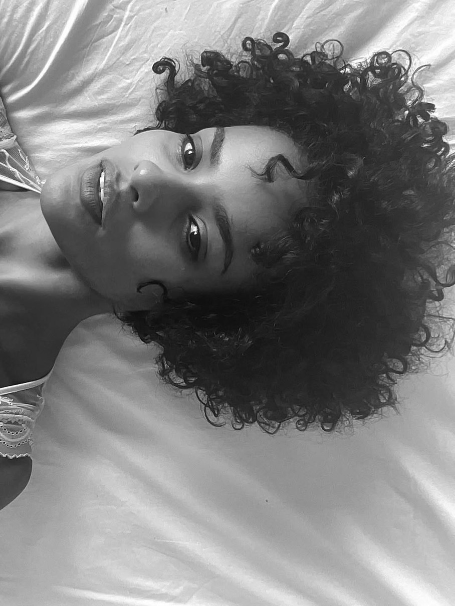 Кохана Венсана Касселя показала свою милу зачіску з кучерями