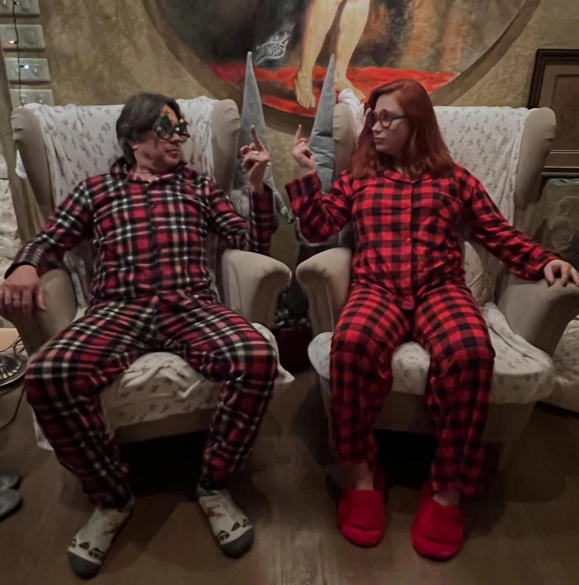 Остап Ступка наробив кумедних фото з коханою в піжамах