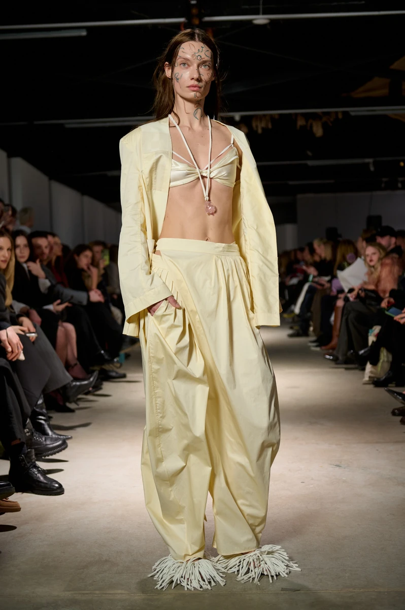 Tatyana Bryk у ліфчику на подіумі BOBKOVA