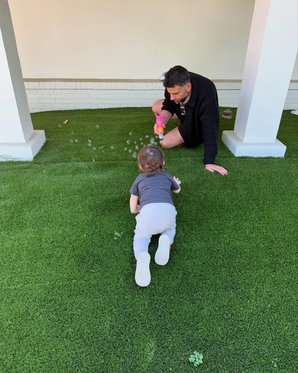 Ліндсей Лохан показала синочка та свого чоловіка