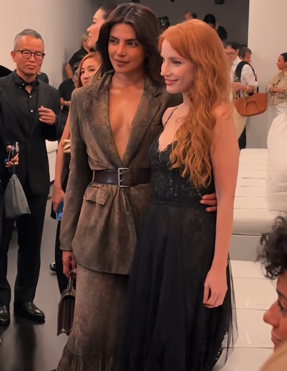 Пріянка Чопра та Джессіка Честейн зазнімкувалися в ефектних луках