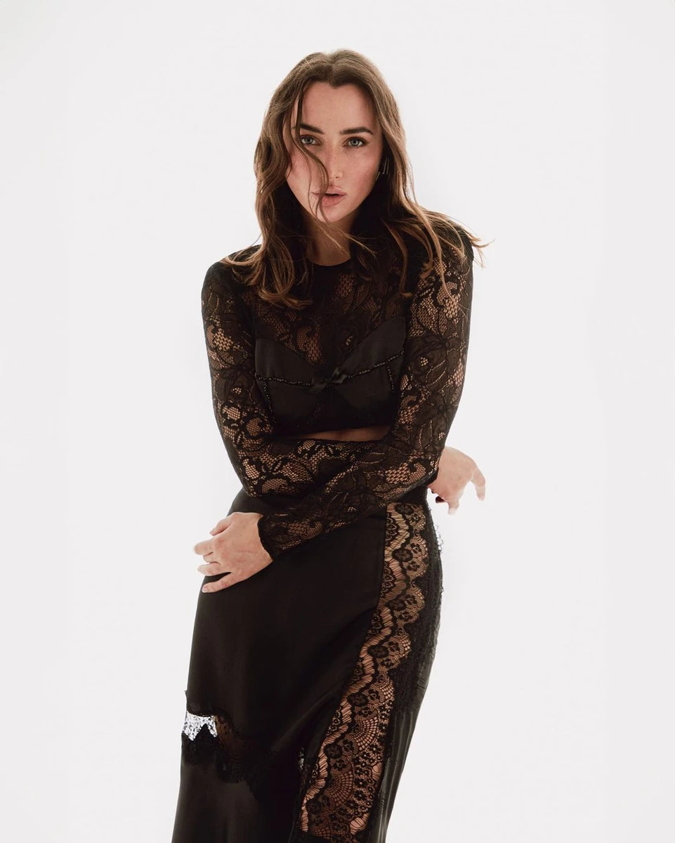 Ганна Різатдінова в чорній сукні