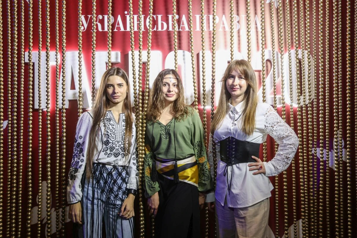 Головна редакторка УП.Життя Катерина Дорош, менеджерка SEO-проєктів УП Дарія Поперечна та редакторка креативного відділу УП Юлія Кузьменко 