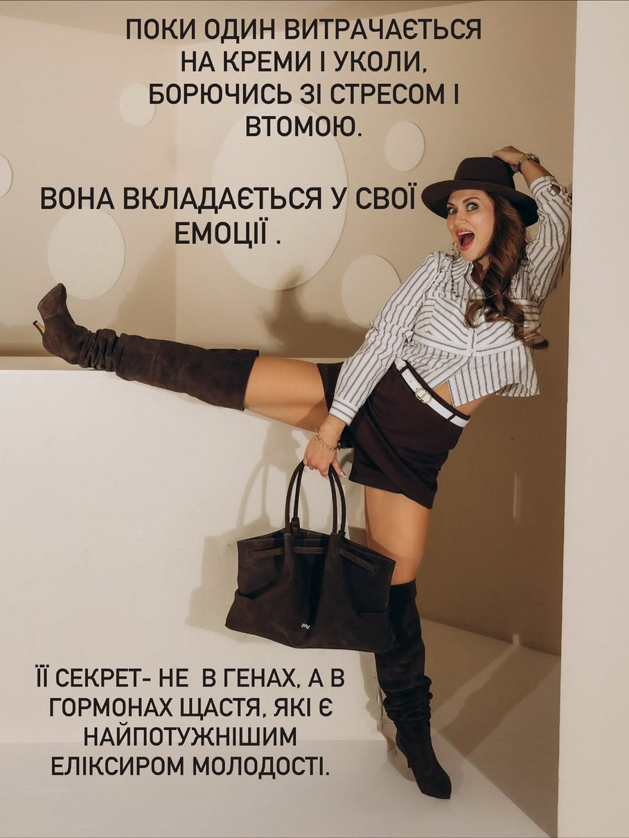 Анна Саліванчук у шортах показала стегна у незичні позі