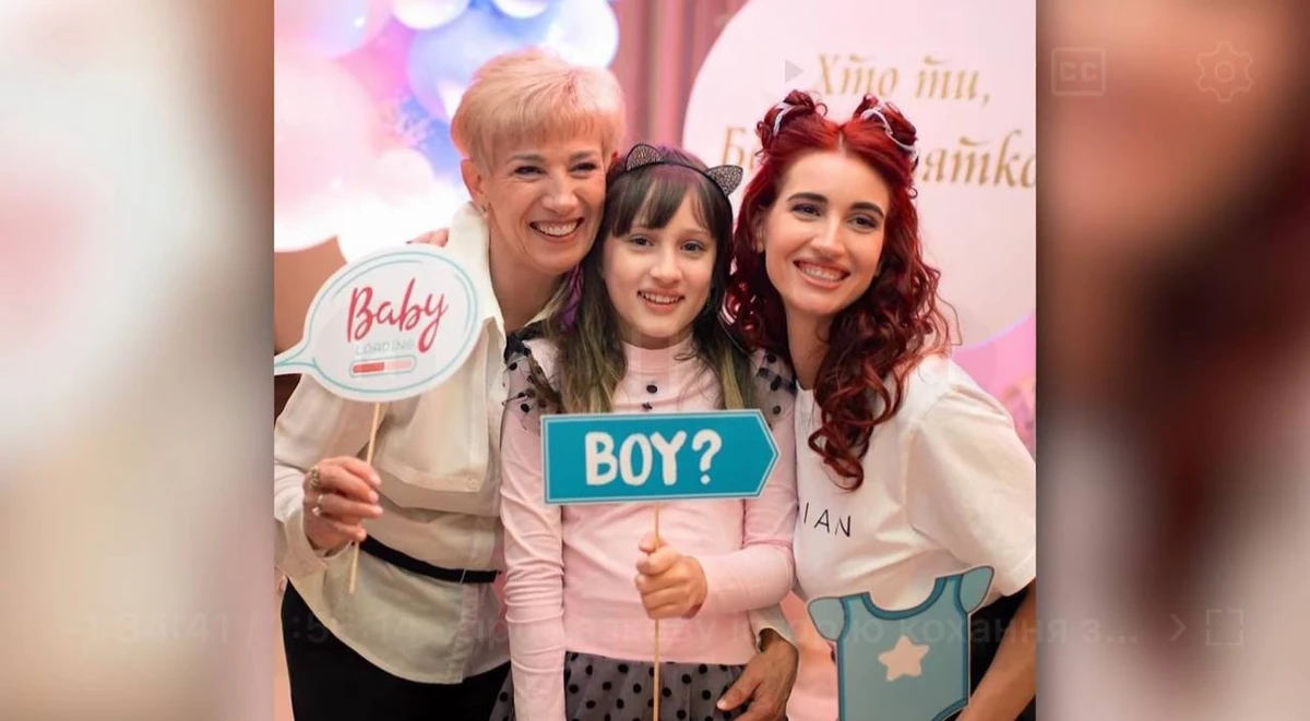 На знімку мама і донька снайперки