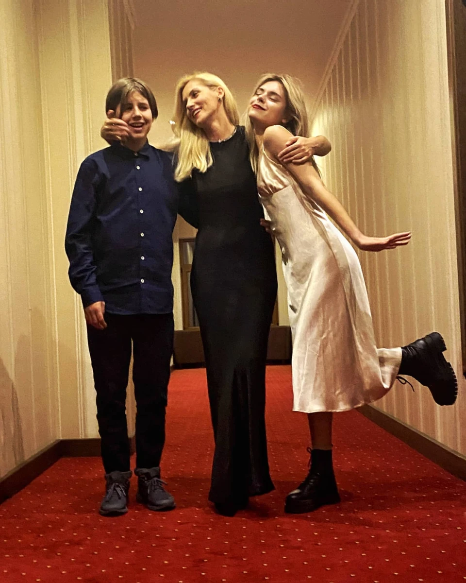 Тетяна та Арсен із мамою