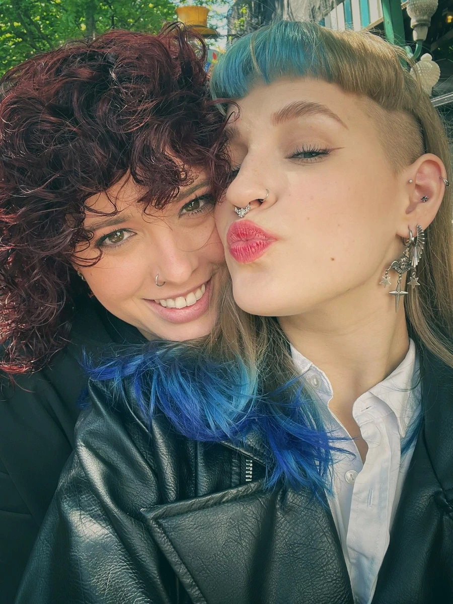 Кет (ліворуч) та Aiko оголосили про свої відносини