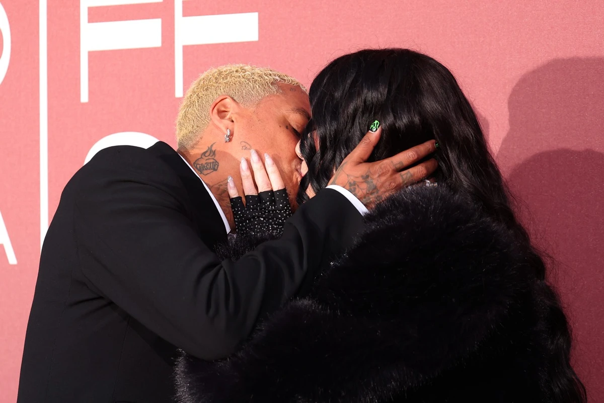 Шер із 37-річним бойфрендом вирішили підняти градус пристрасті на хіднику