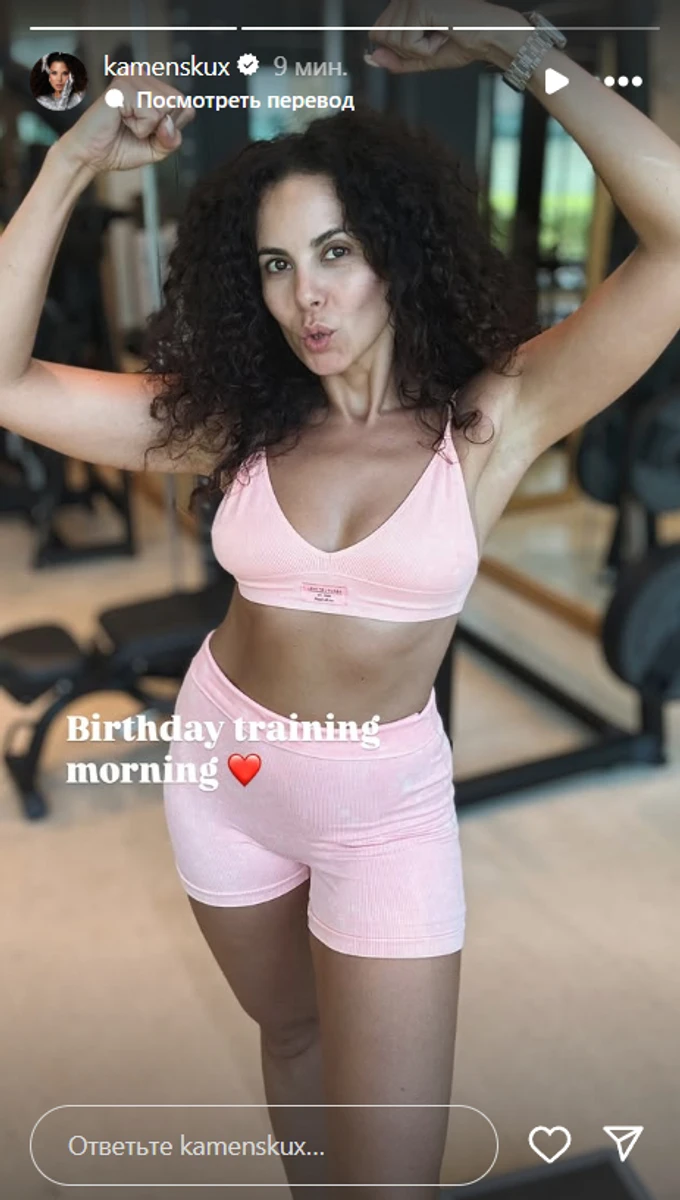 Настя Каменських попозувала у спортзалі