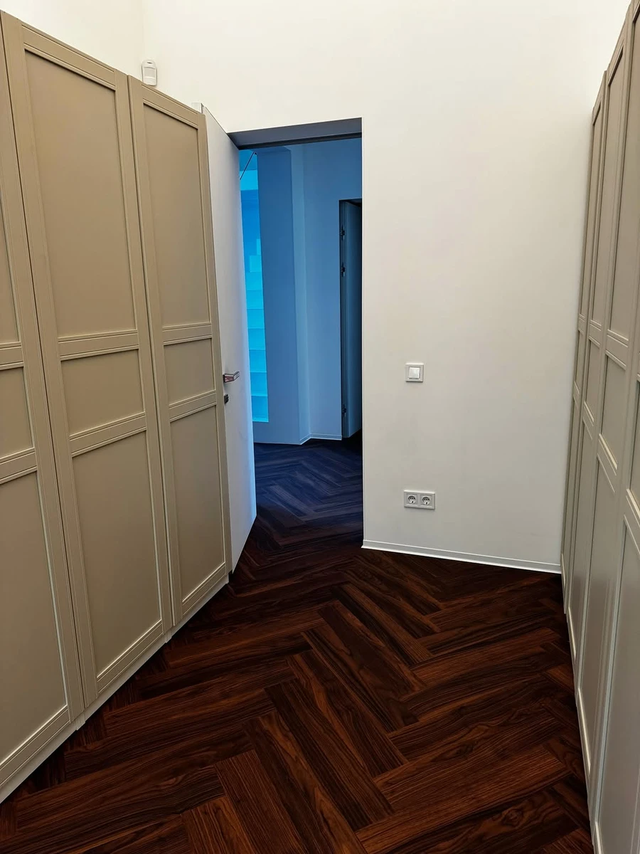 Дружина Остапчука похвалилася великою гардеробною у новому будинку