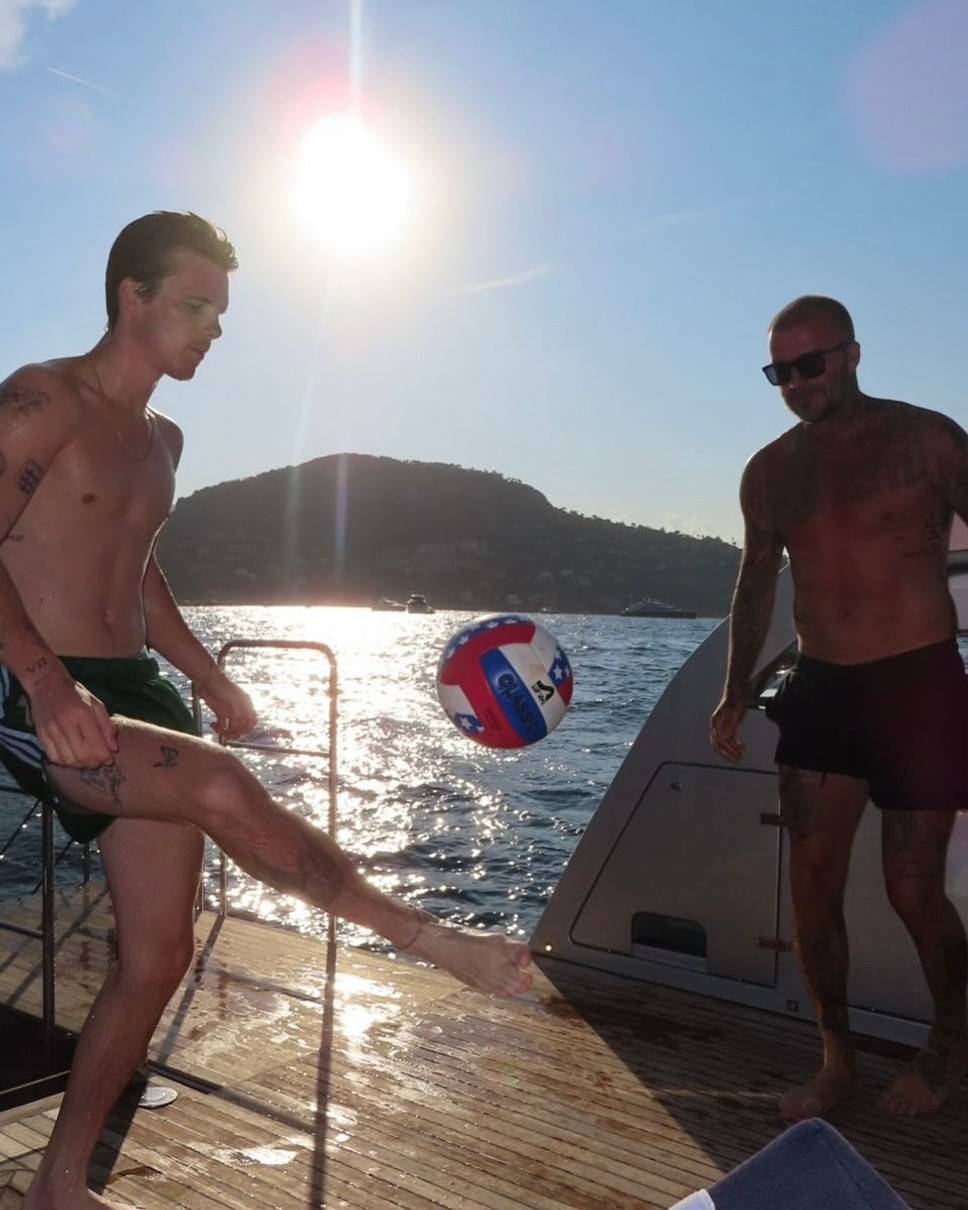 Девід Бекхем з сином пограв у футбол на яхті
