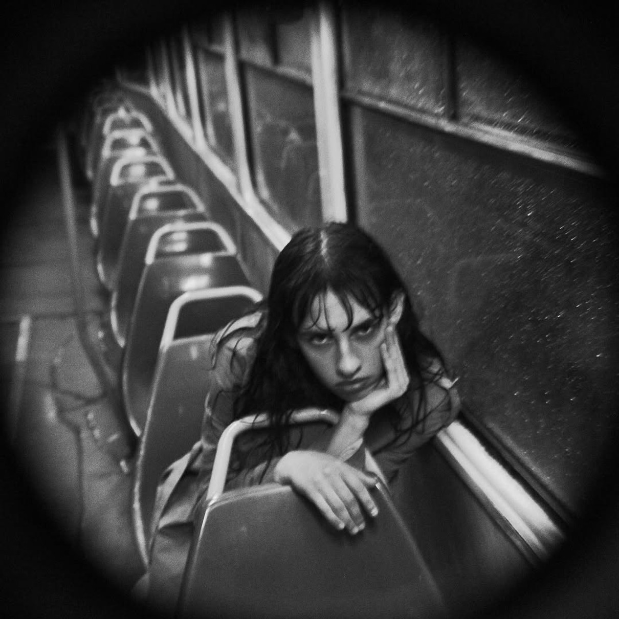 Лілу45 позує в трамваї