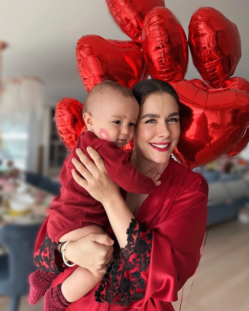 Іванна Онуфрійчук з сином на руках