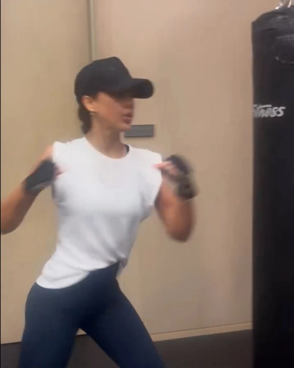 Джессіка Альба вразила фігурою в тренажерному залі