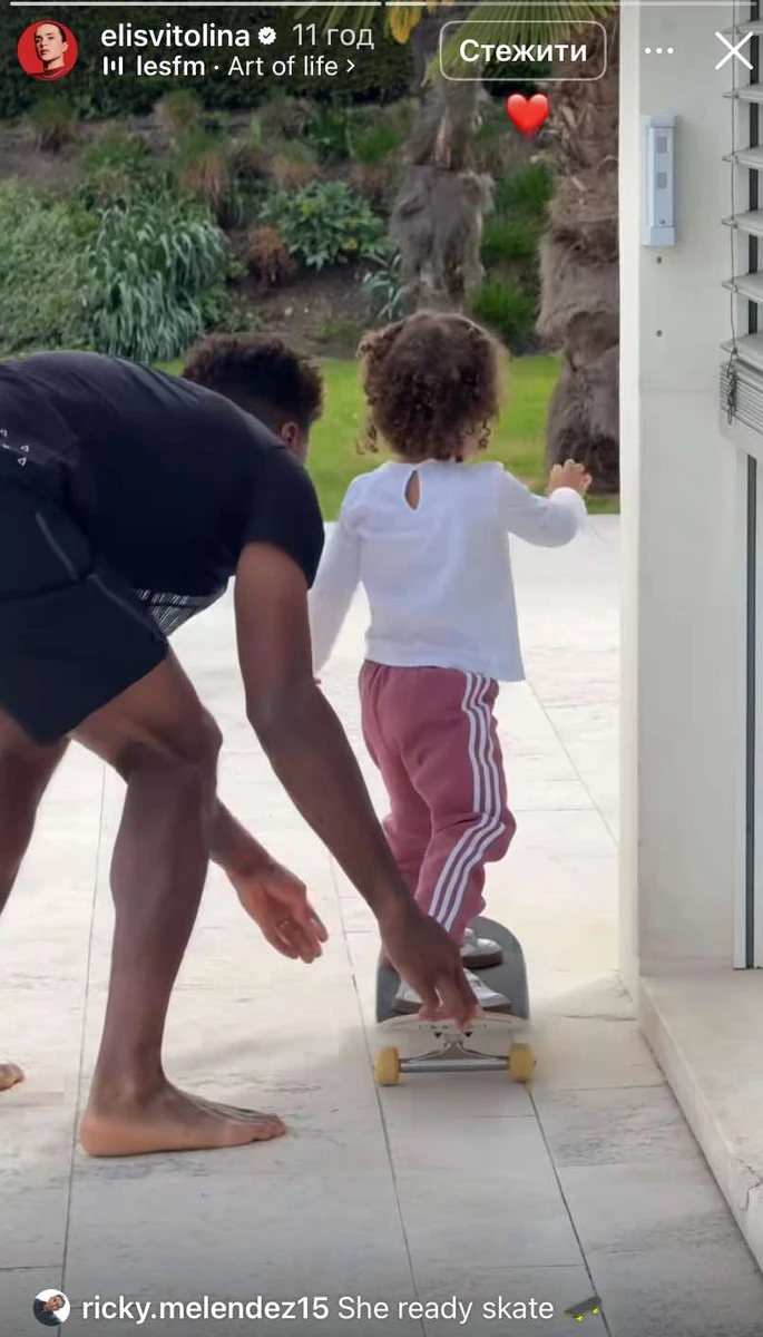 Чоловік Еліни Світоліної вчить дочку кататися на скейті
