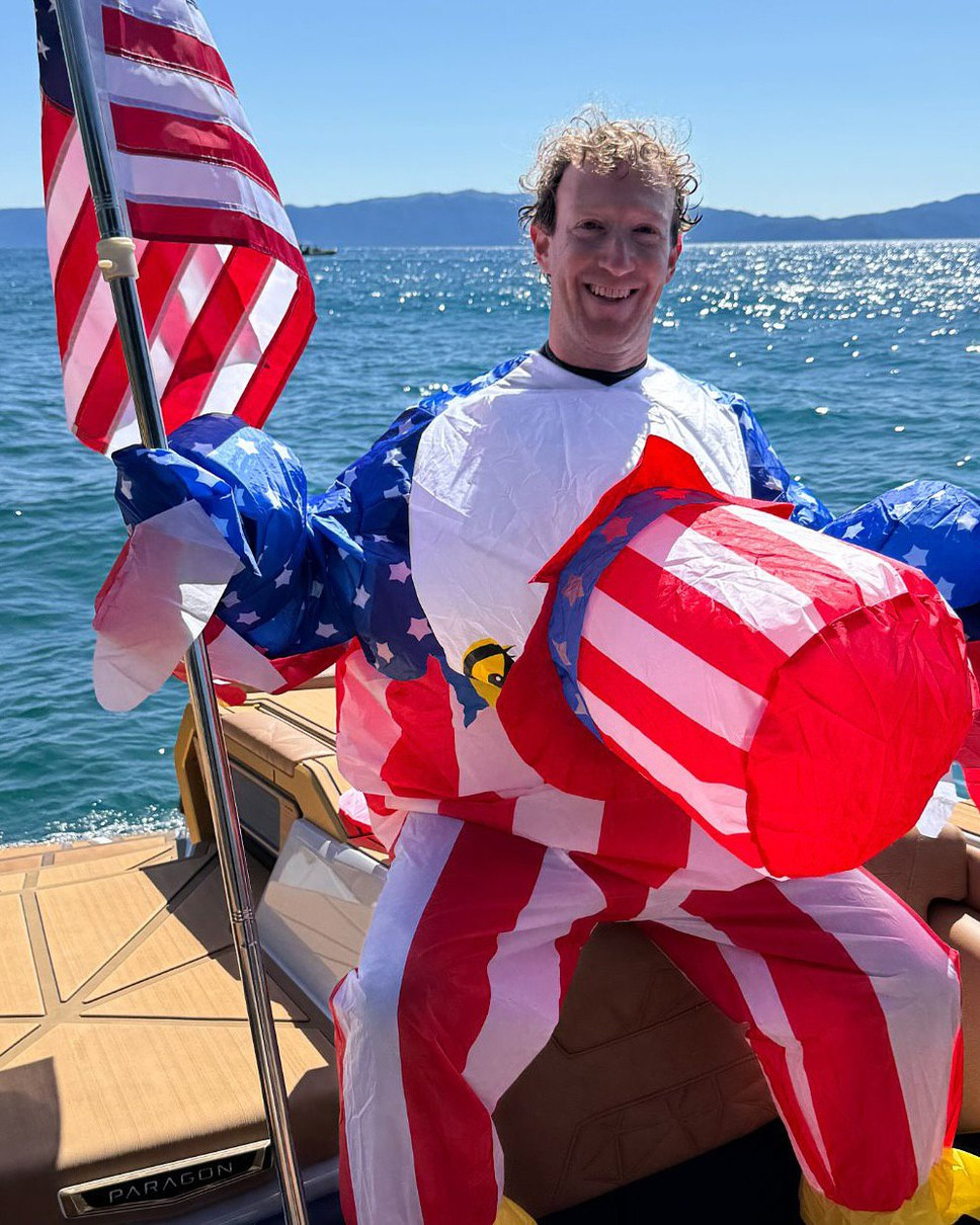 Марк Цукерберг показався в кумедному патріотичному костюмі