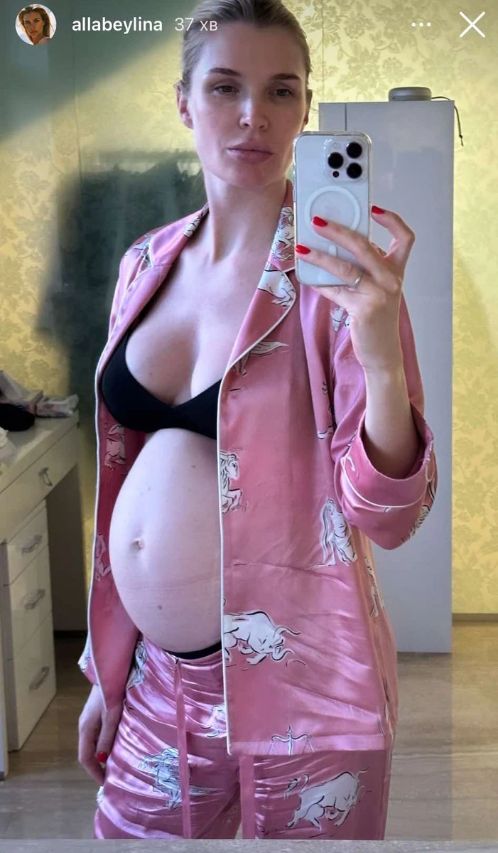 Модель Григор'єва вагітна