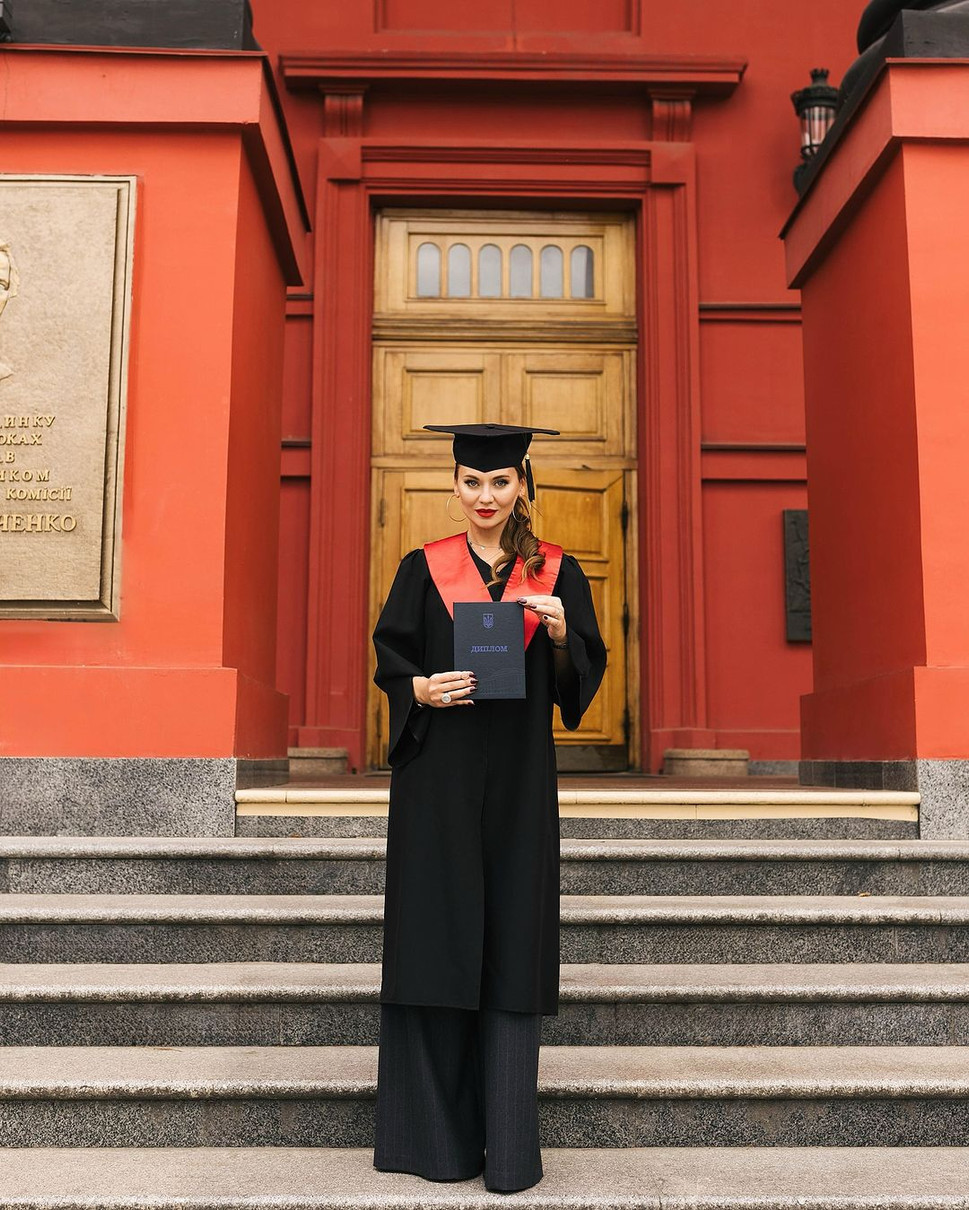 Анна Саліванчук з дипломом психолога