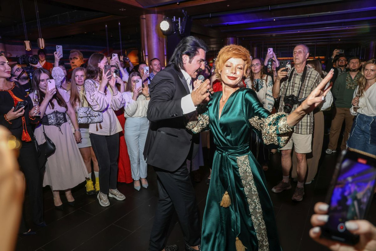 Олена-Христина Лебідь гайнула в танок із метром 