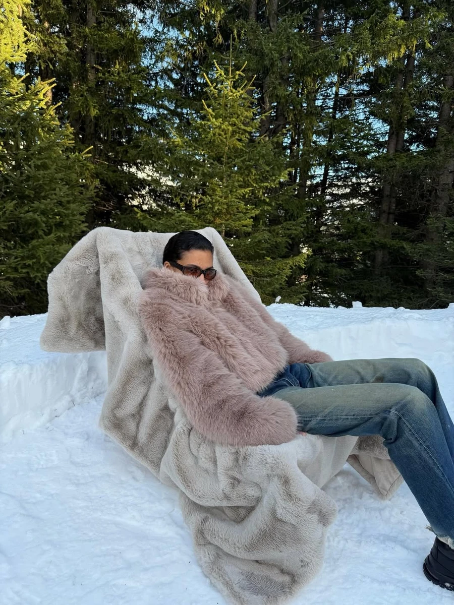 Тіна Кунакі показалася на відпочинку